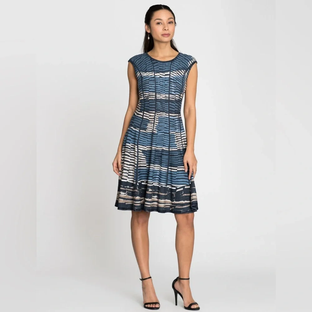 NIC+ ZOE Mesmerize Twirl Knit Dress - Picture 1 of 9